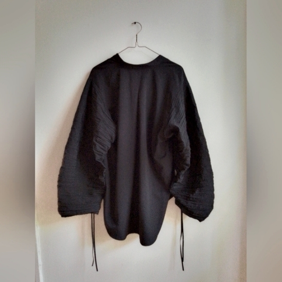 Black oversized blouse with rushed sleeves (small) - Picture 2 of 4